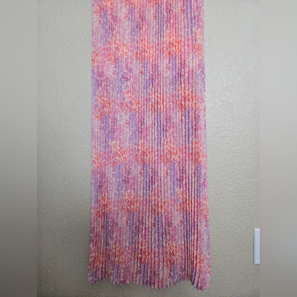 Coco + JaimesonPrinted Sunburst Pleated Maxi Dress - Picture 5 of 11